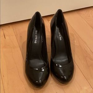 Black Round Toe Pump Heels